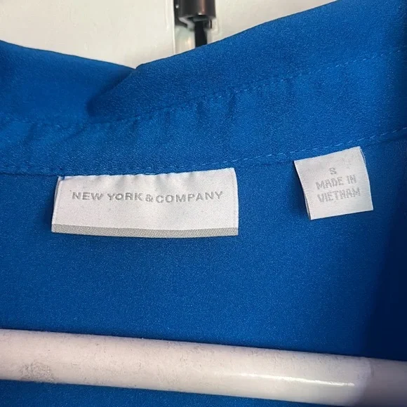 💙 5 For $20 - New Your and Company blouse - Picture 2 of 3